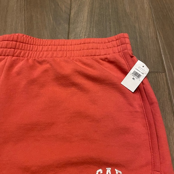GAP Women's Vibrant Coral Athletic Shorts - Picture 2 of 5